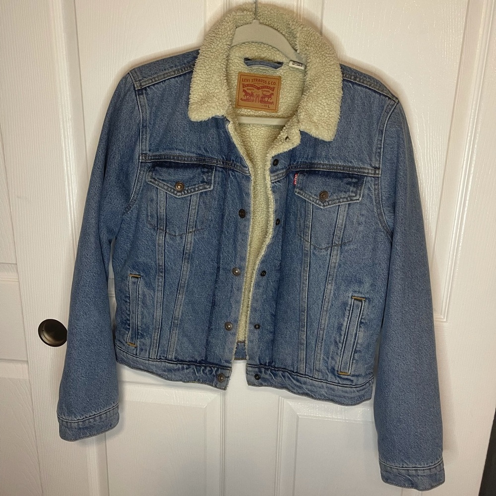 🆕🆕🆕LEVIS JEAN JACKET- NWOT
